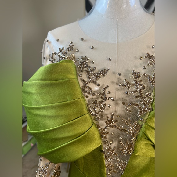 Green Evening Gown - Picture 3 of 8